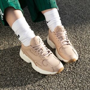 NEW ADIDAS Falcon Ash Pearl 5.5